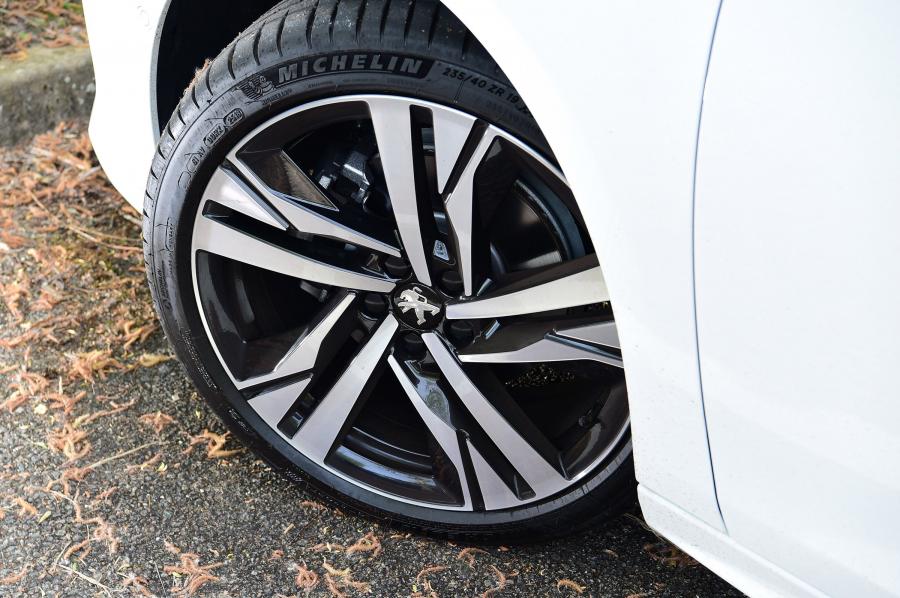 Колеса Peugeot 508 SW GT Line 2019 года  (UK) (фото 7 из 25)